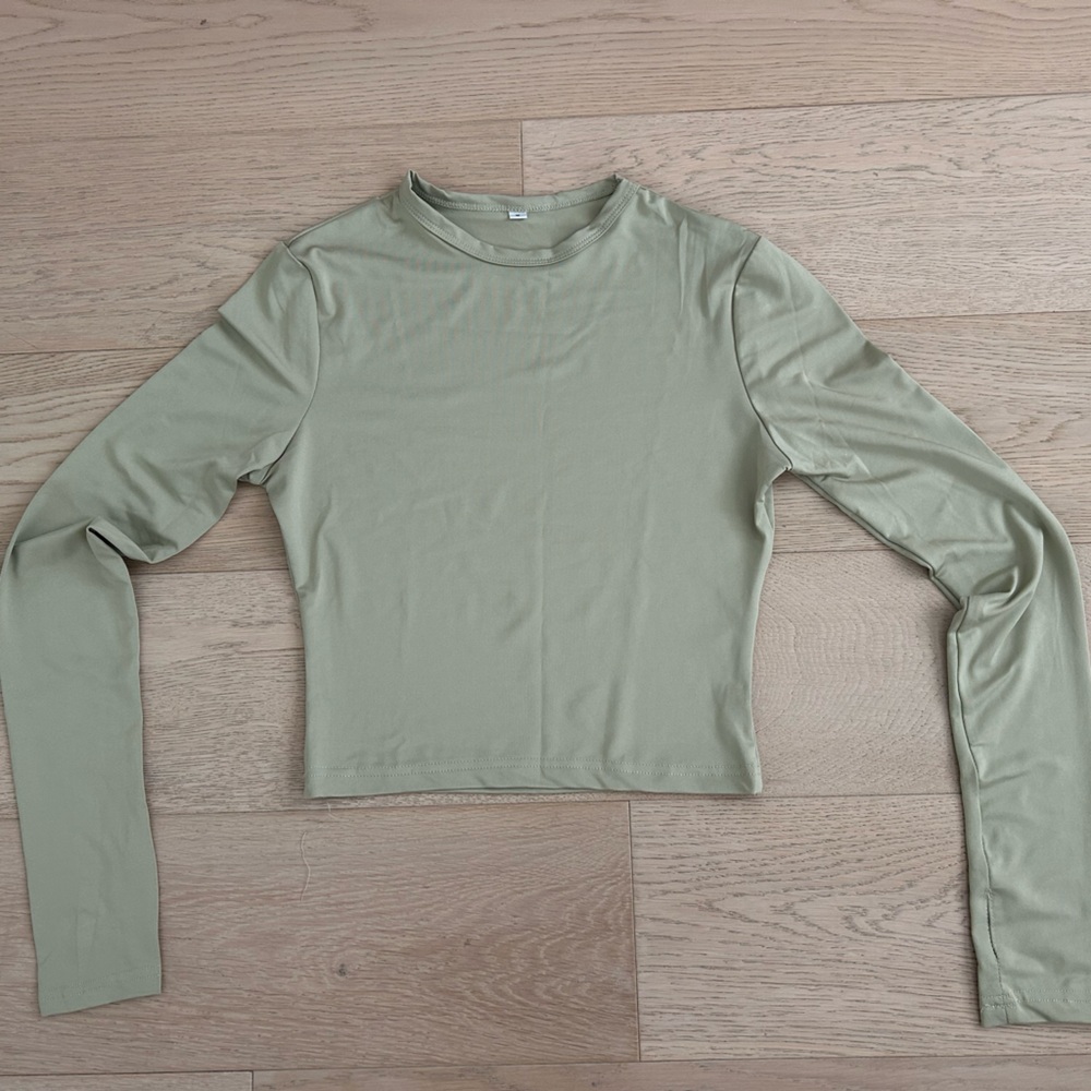 Green Fitted Crop Long Sleeve Tee